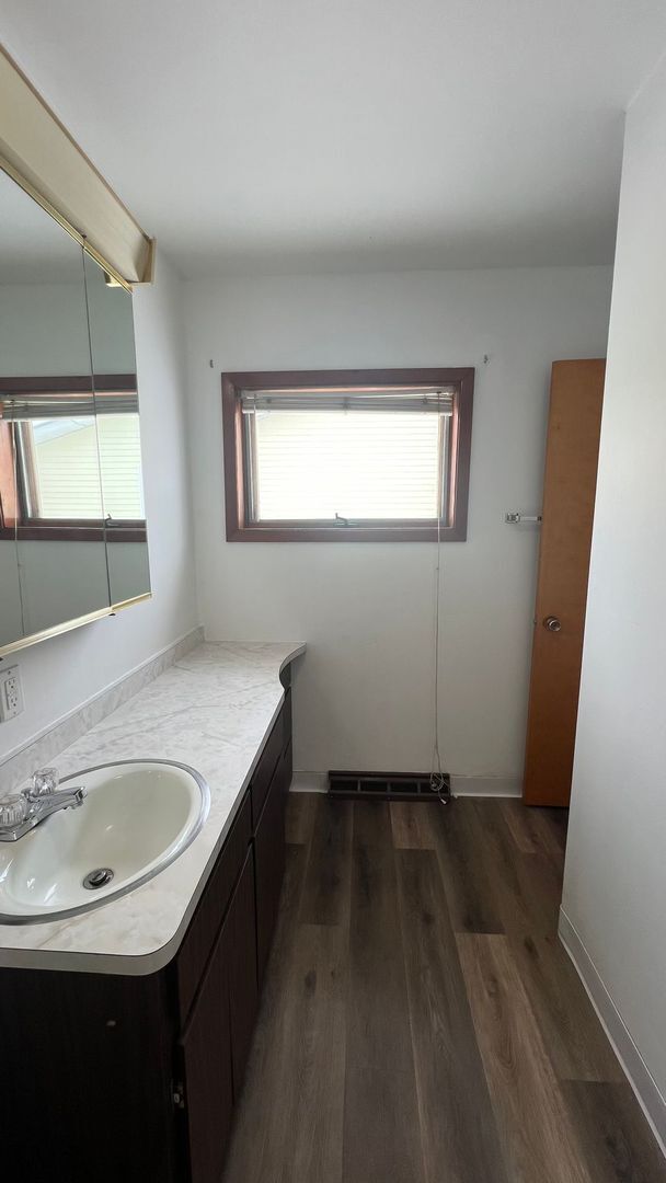 Photo - Lovely Spacious House in great location !!