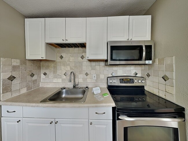 Photo - 2514 10th Ave Dr E