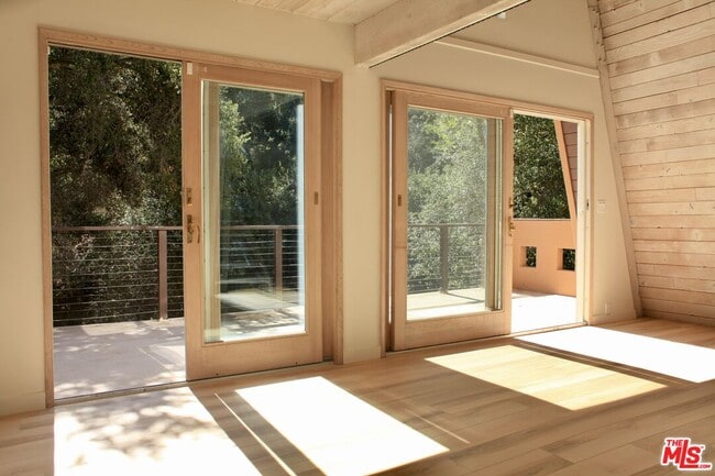 1578 Topanga Skyline Dr