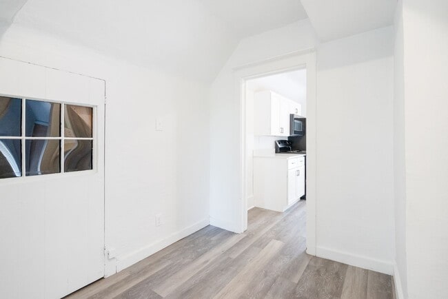 Photo - 2104 College St Unidad Apt 3