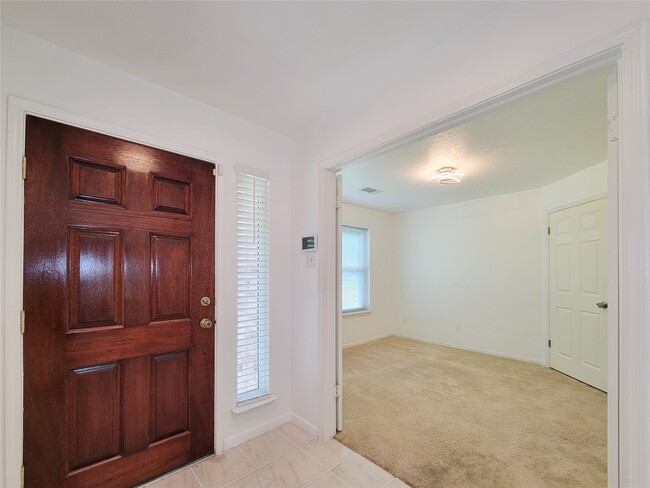 Photo - 16807 Sussex Dr