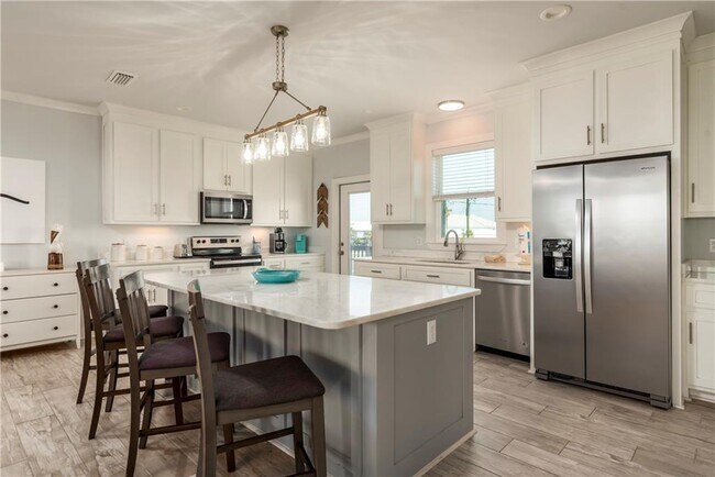 Photo - 1913 Cadillac Ave