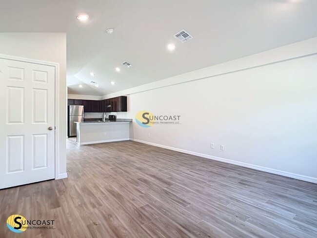 Photo - 290 Longley Dr