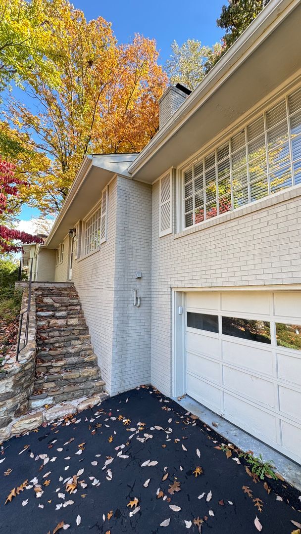 Building Photo - Heart of South Roanoke-3120 Stoneridge Road