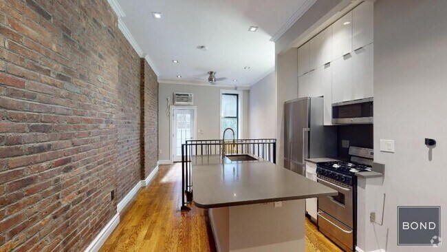 Building Photo - 246 Mott St Unit 3 Rental