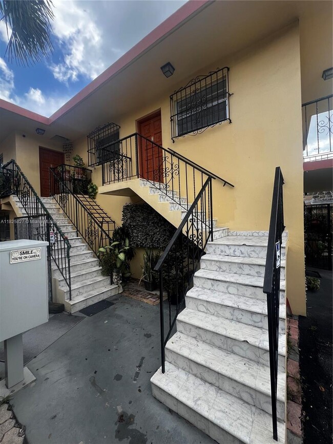 Photo - 619 SW 11th Ave Apartment Unit 2
