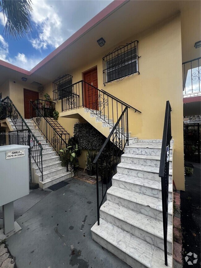 Building Photo - 619 SW 11th Ave Unit 2 Rental