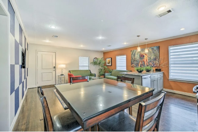 Photo - 2211 Blodgett St Unit 6