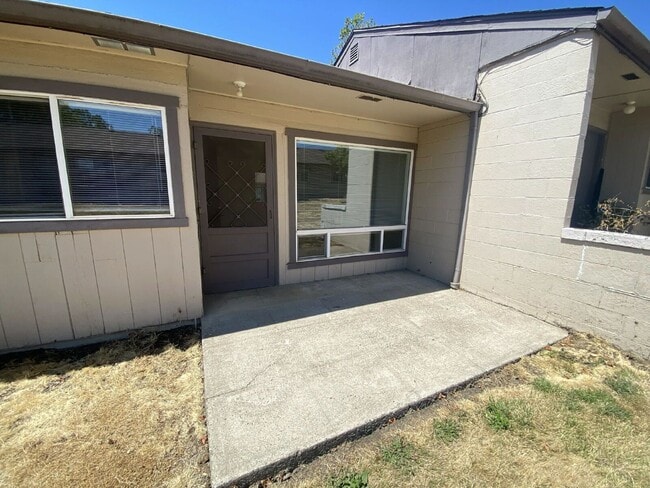 Photo - 769 NE Alameda Ave