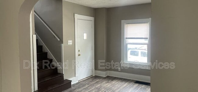 Photo - 215 S Hedges St