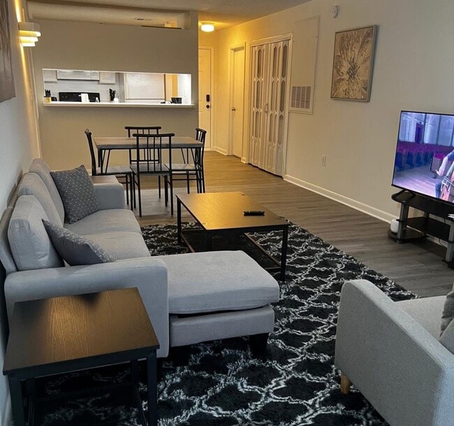 Photo - 1420 Collegiate Cir