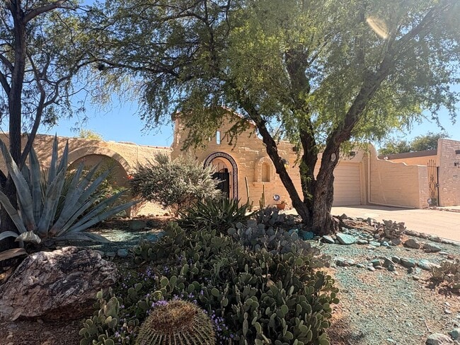 Building Photo - 3 Bed 2 Bath Historic Southern Home