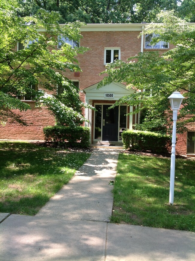 front of building - 10500 Montrose Ave