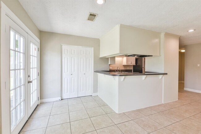 Photo - 6847 Vanlynn Ln