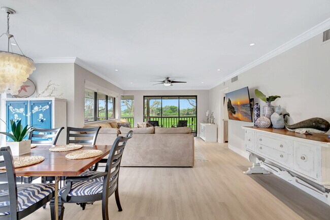 Photo - 438 Brackenwood Ln S