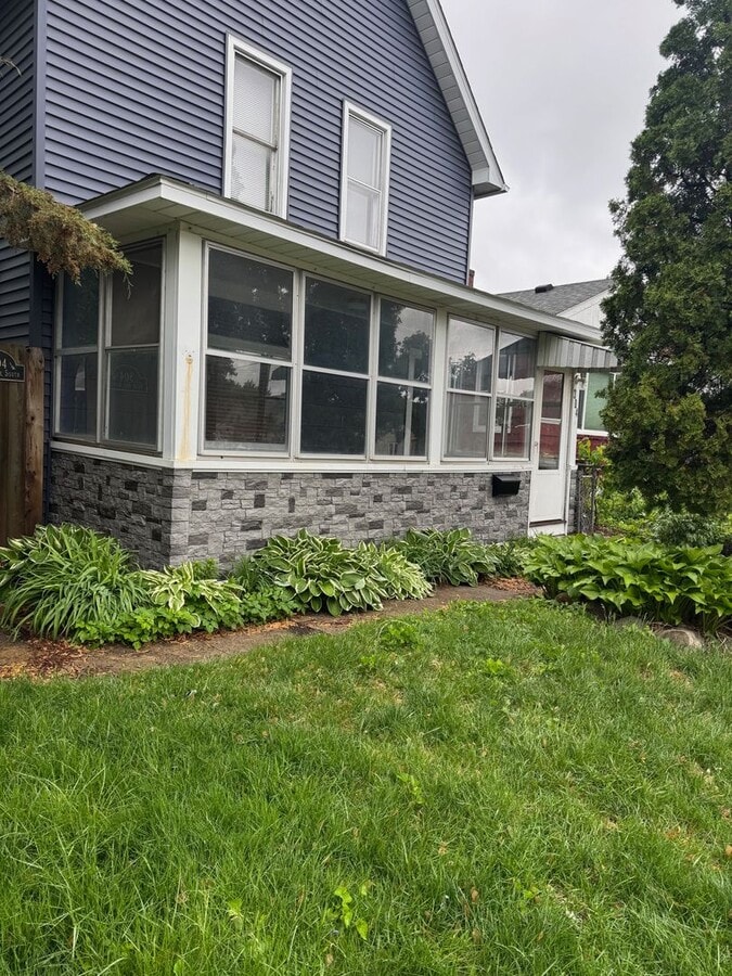 3 Bedroom / 1 Bathroom 2 Story Home Availa... - 3 Bedroom / 1 Bathroom 2 Story Home Availa...
