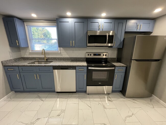 Photo - 118 E Elm St Apartments Unit Newly Renovated 1 Bed 2F