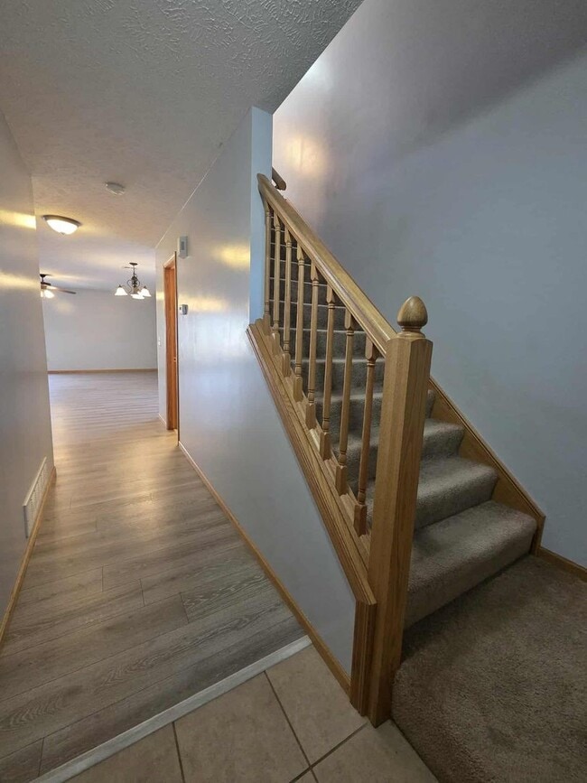 Photo - Spacious Town House!!