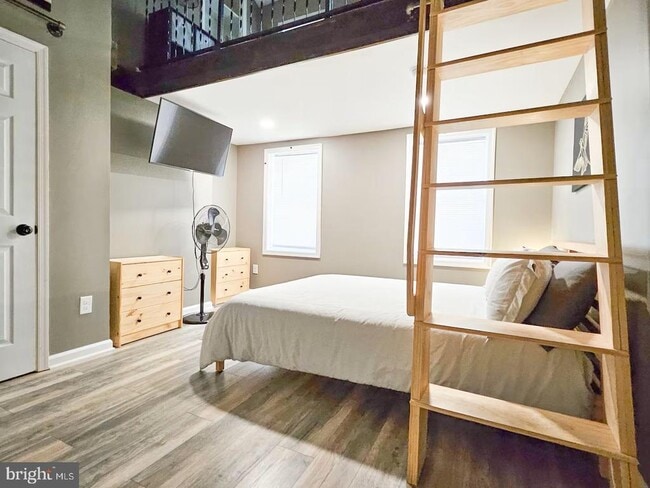 Building Photo - 1212 N King St