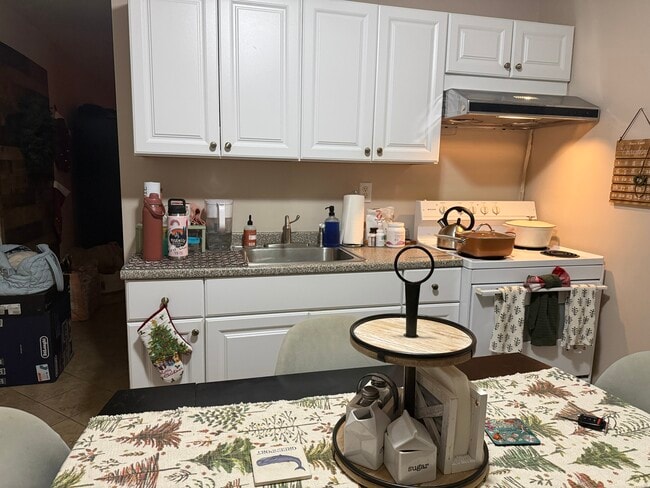 Photo - 16 Gridley St Unidad Studio Apartment