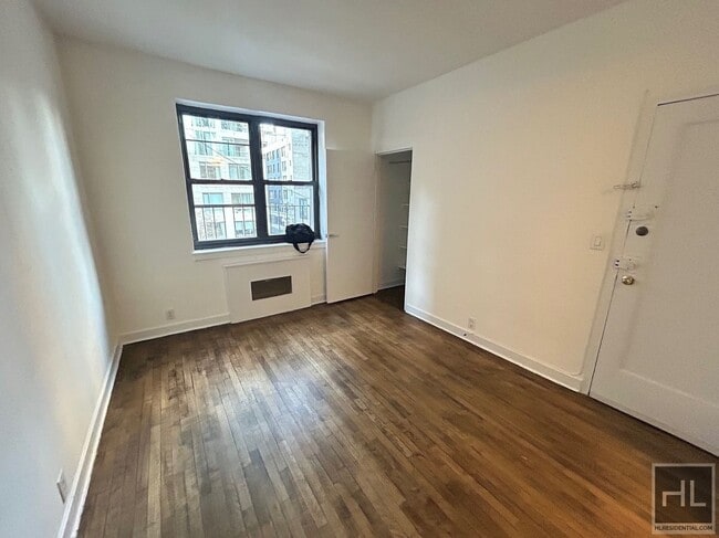 Building Photo - East 61 Street Rental