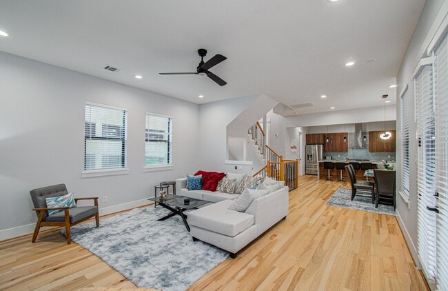 Photo - 7016 Staffordshire Blvd