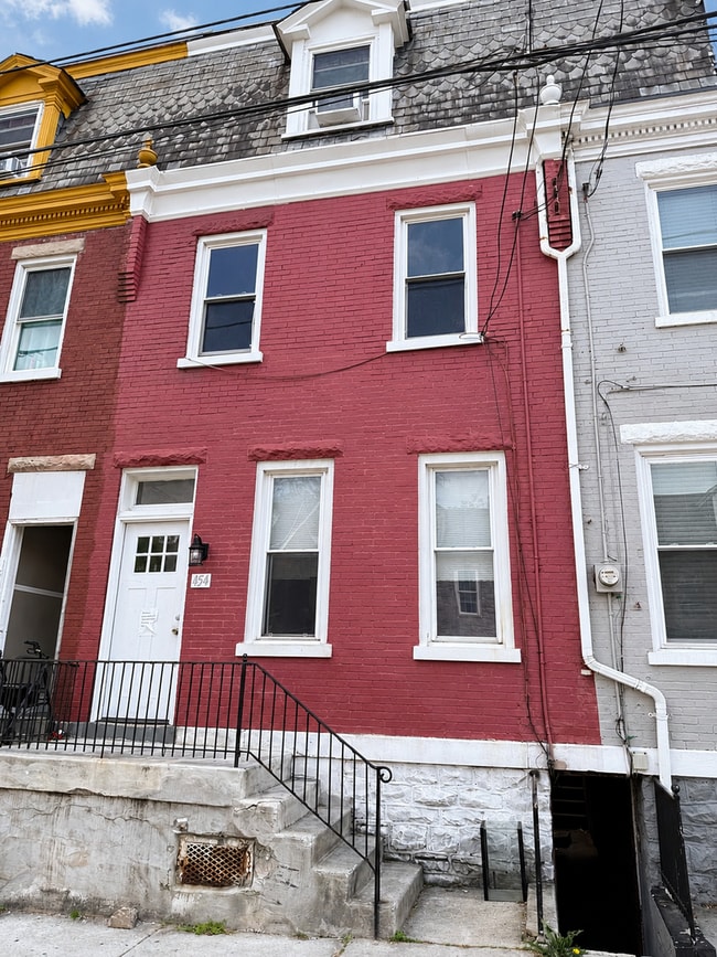 Building Photo - 454 W King St Unit Apt. 2