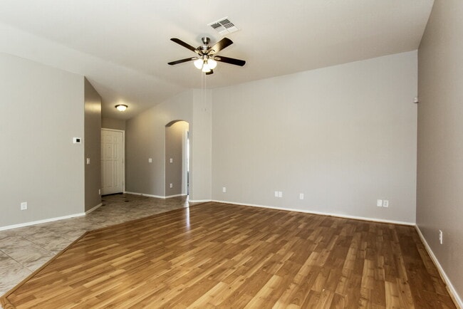 Photo - 2125 E Danbury Rd