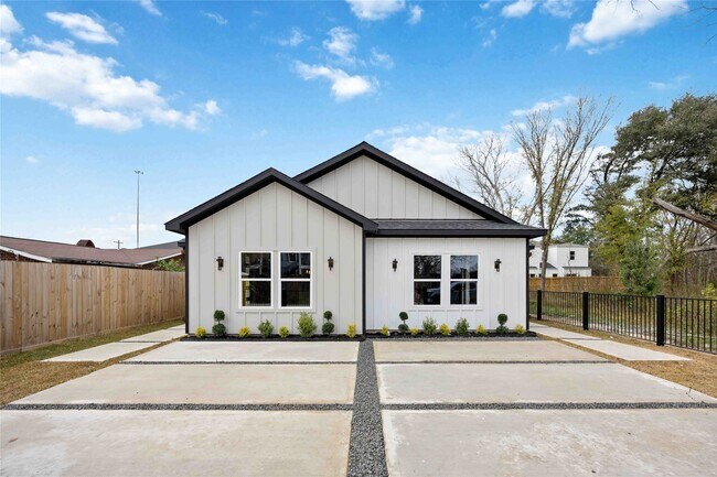 Photo - 8310 Mariah St