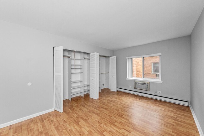 Photo - 3825 N Pine Grove Ave Unit 321