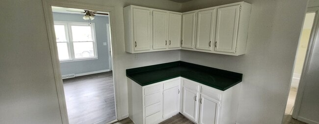Photo - 3 bed / 1 bath single family rental home for 1100.00