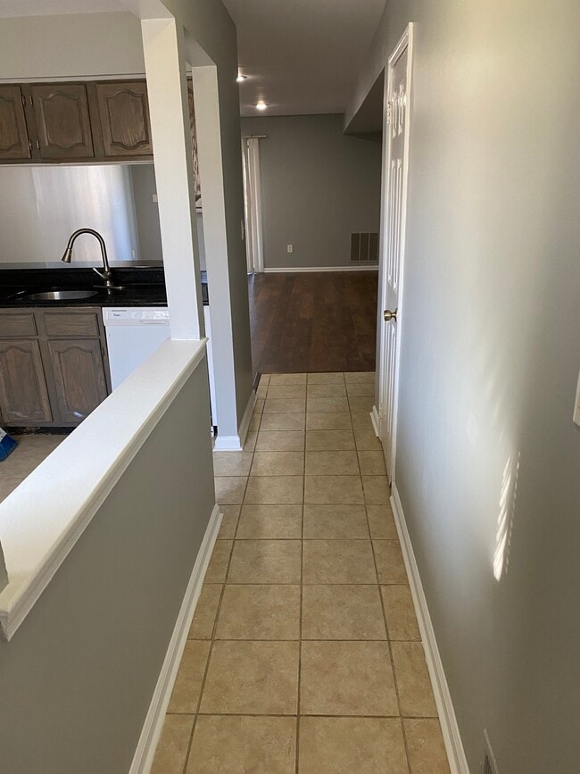 Foyer - 907 Woodbridge Commons Way Unit 907