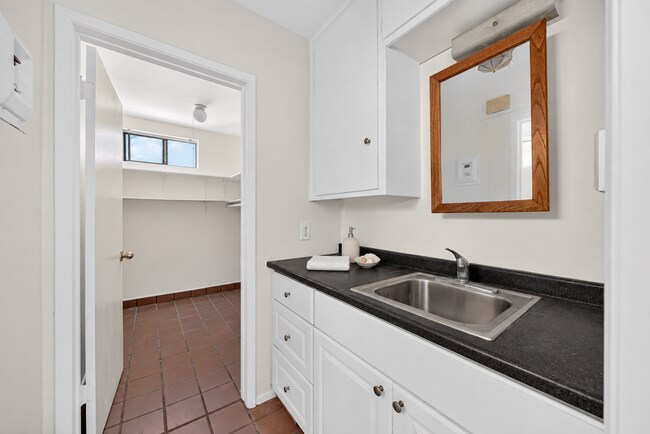 19 19th Ave Unit 1