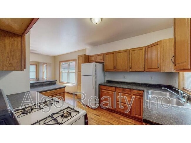 Photo - 609 Snelling Ave N