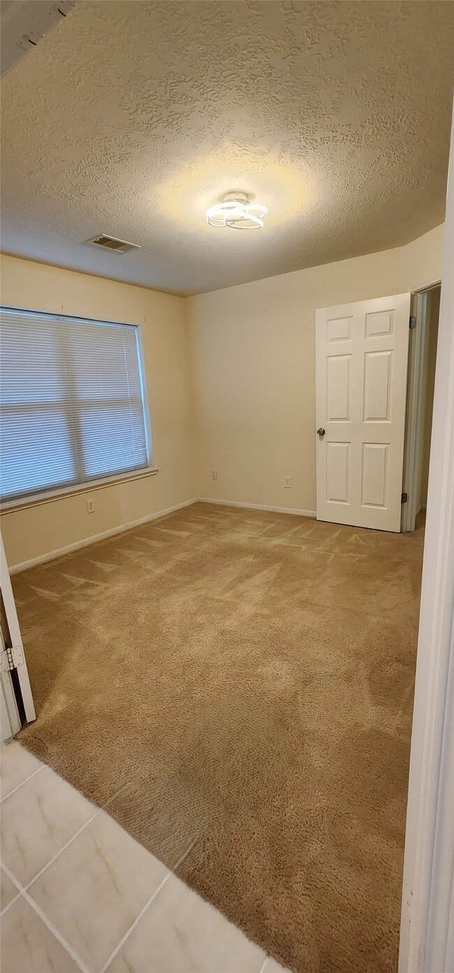 Photo - 16807 Sussex Dr