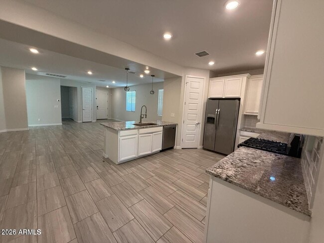 Photo - 327 W Tamarack Dr