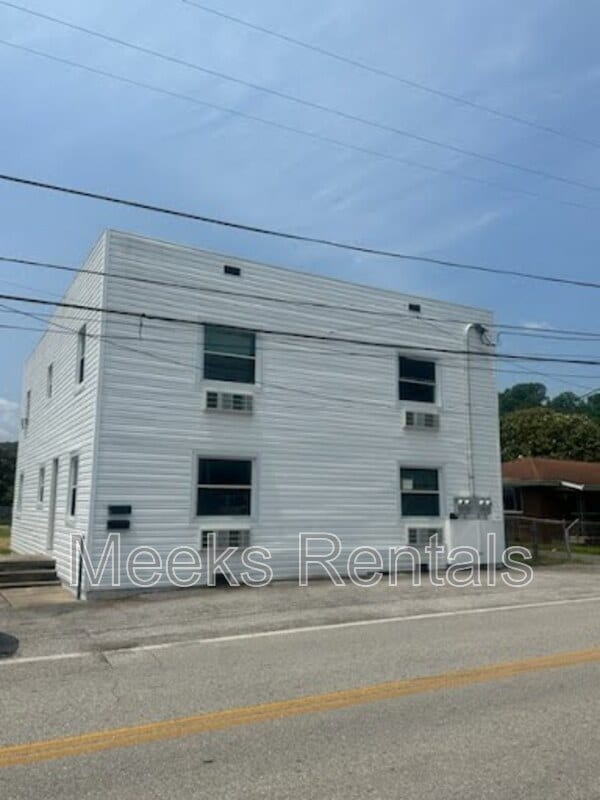 Building Photo - 405 29th St W Unit Apt. B
