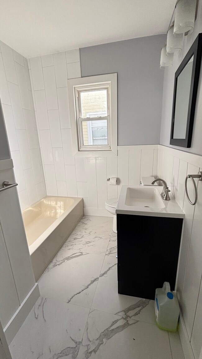 Bathroom - 347 Belgrove Dr Apartments Unit 2