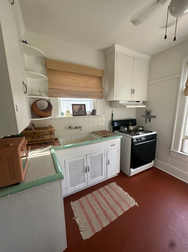 Building Photo - 1 bed 1 bath available for 2026! Unit 1513 Enfield C