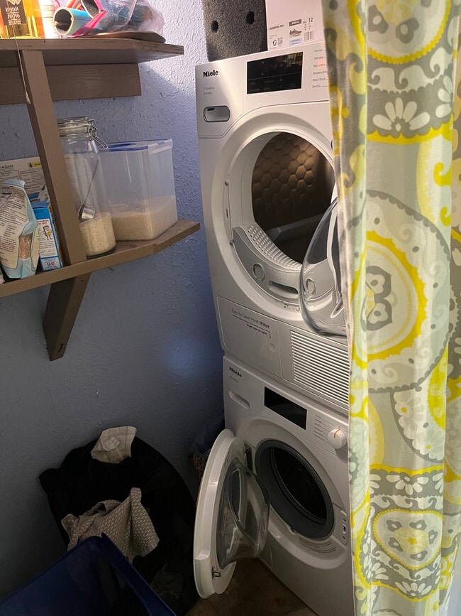 Photo - 470 S 39th St