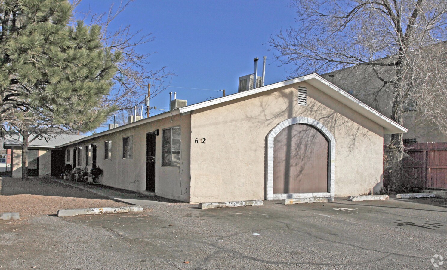 Photo - 630-632 Alcazar St SE Apartamentos