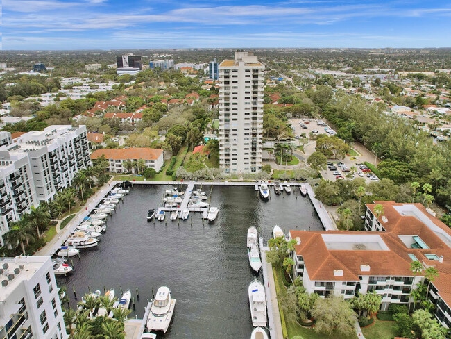 Building Photo - 3200 Port Royale Dr N Unit 208