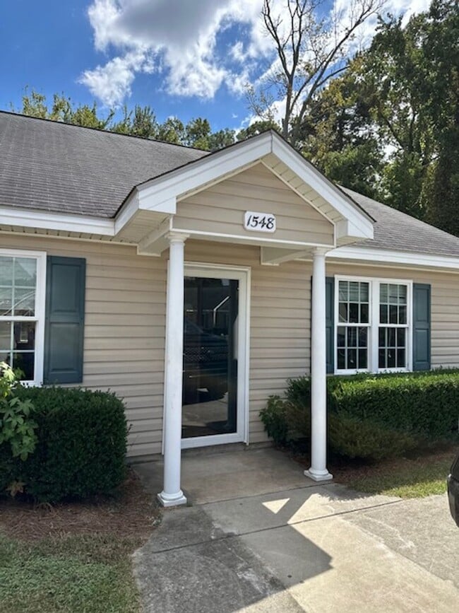 Building Photo - 1548 Surrey Ct Rental