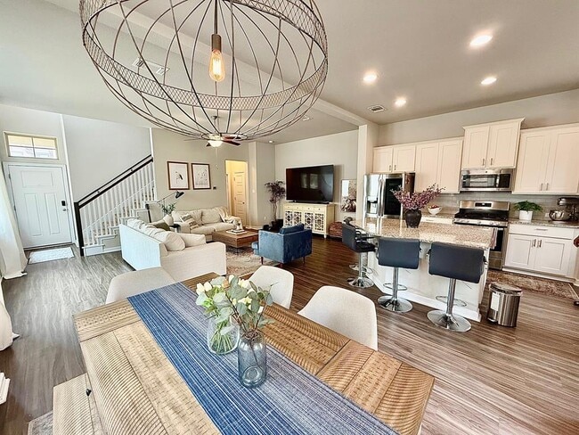 Photo - 2500 Meyer Cv Unit B