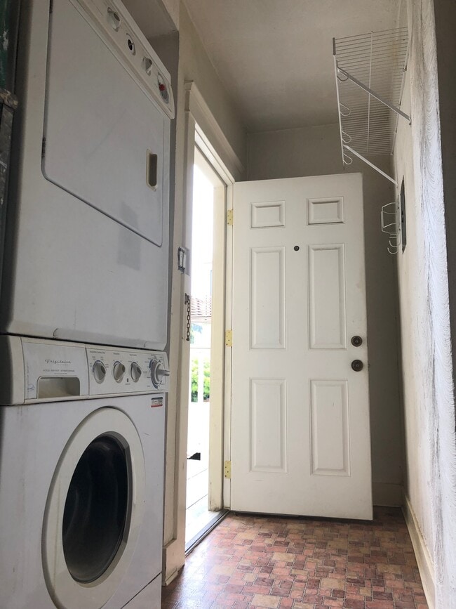 Photo - 1842 Mariposa Ave