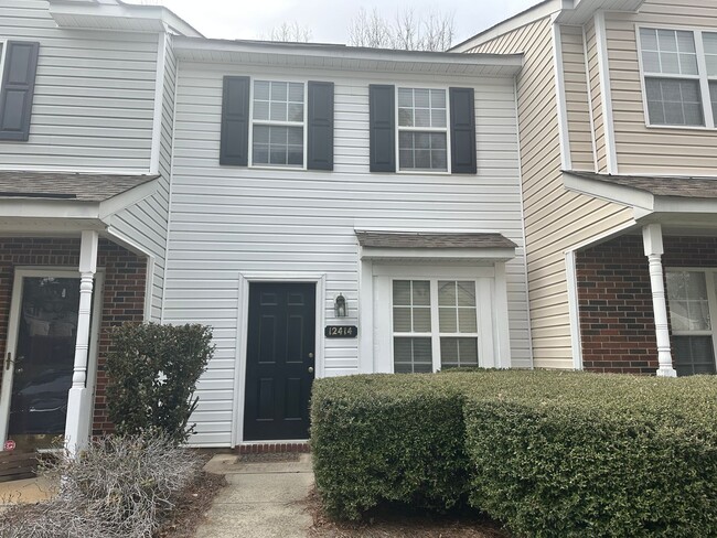 2 Bedroom Townhome in Maplecrest Complex!! - 2 Bedroom Townhome in Maplecrest Complex!!