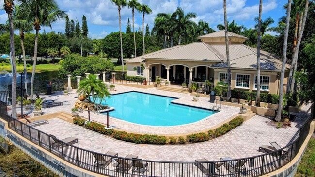 Building Photo - 1400 Crestwood Ct S Unit 1402