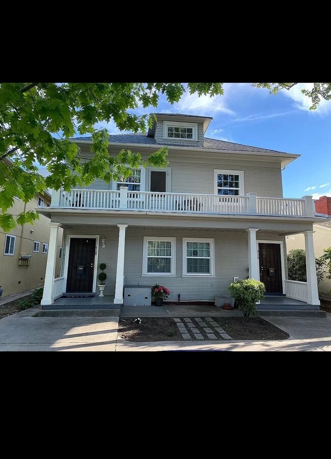 Building Photo - V st