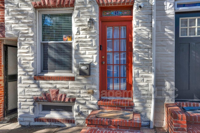 Photo - 232 S Castle St