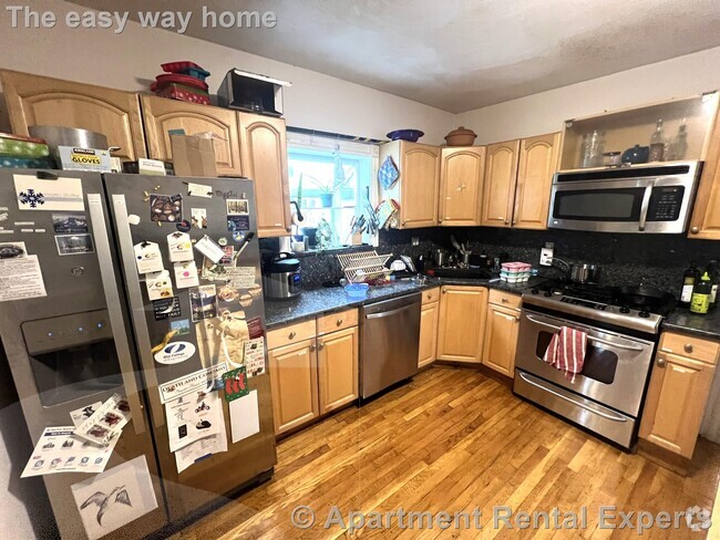 Building Photo - Davis Square 4+ Bedroom - 3 full baths - M... Rental